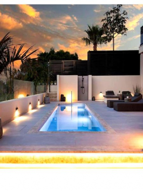 Orama Luxury Suite 3 Bedrooms with Private Pool
